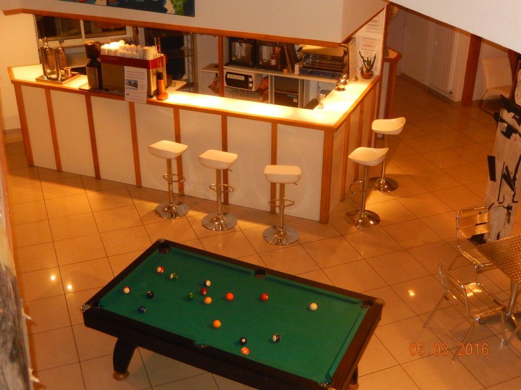Hotel Eco Logis Espace Bellevue Séméac エクステリア 写真