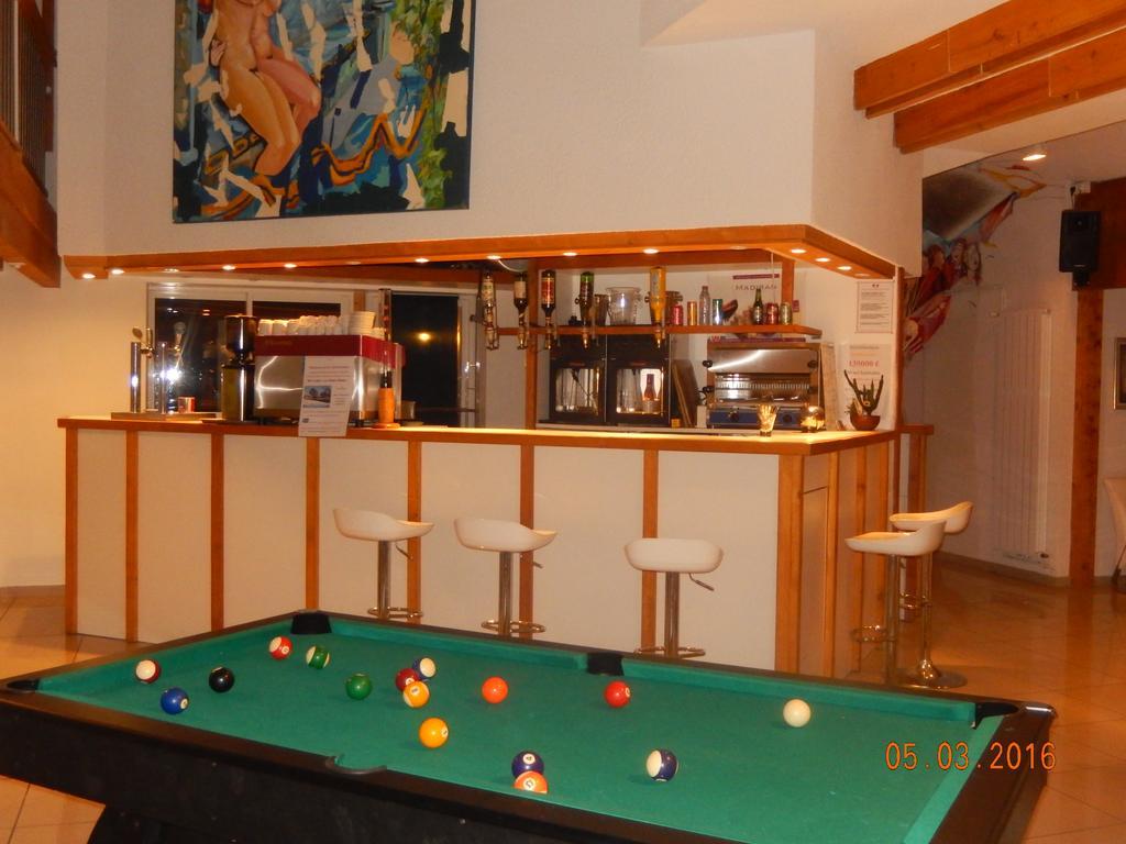 Hotel Eco Logis Espace Bellevue Séméac エクステリア 写真