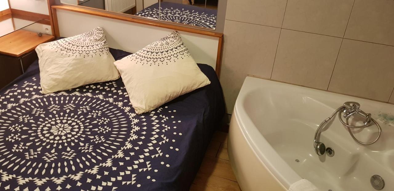 Hotel Eco Logis Espace Bellevue Séméac エクステリア 写真