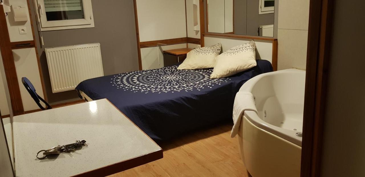 Hotel Eco Logis Espace Bellevue Séméac エクステリア 写真