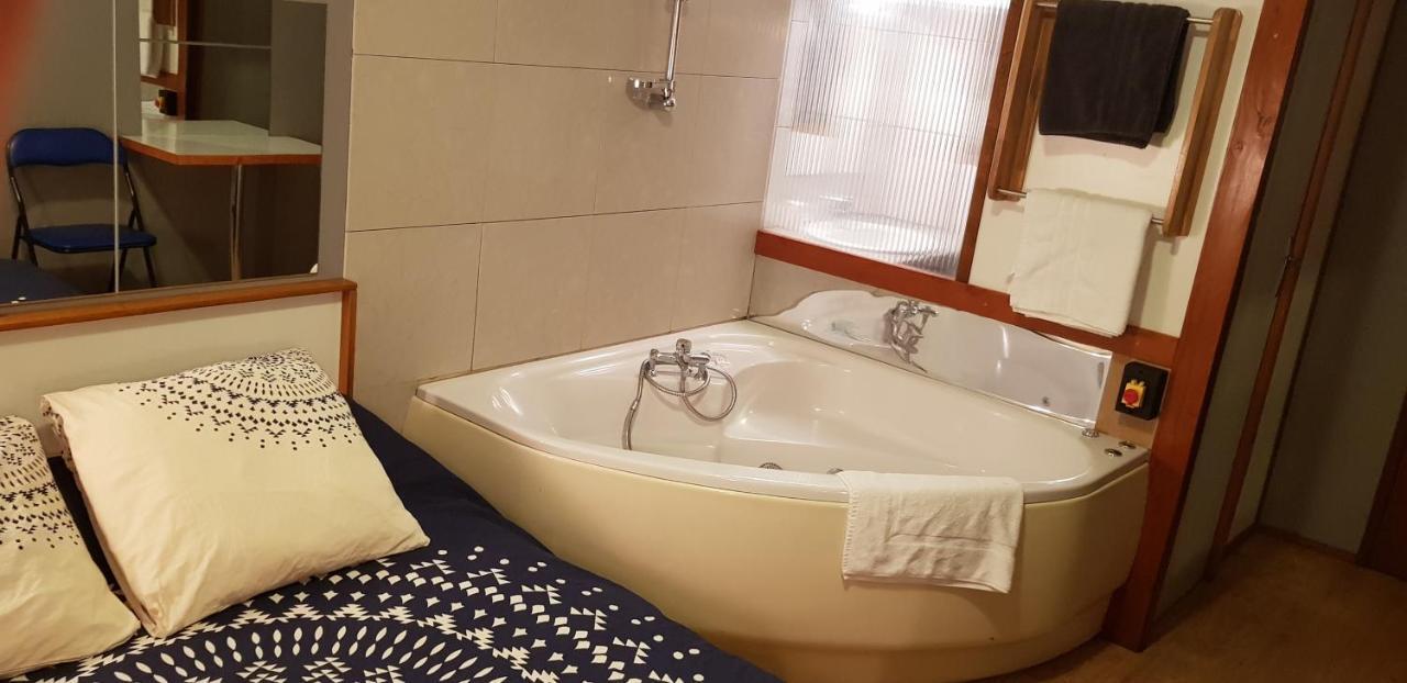 Hotel Eco Logis Espace Bellevue Séméac エクステリア 写真
