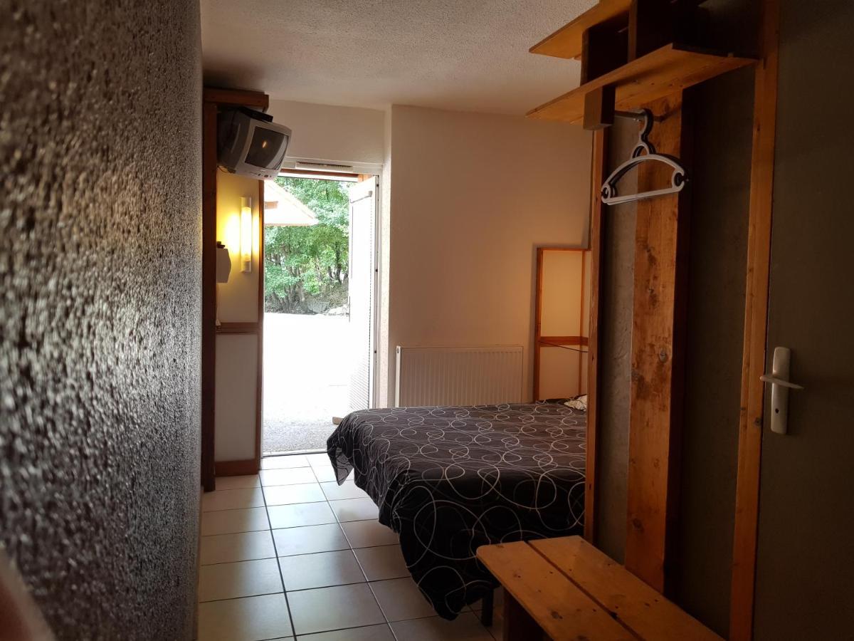 Hotel Eco Logis Espace Bellevue Séméac エクステリア 写真